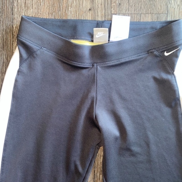Nike ladies small joggers one small fabric flaw shown in photo - Picture 5 of 8